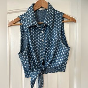 Poetry size L denim colored button down skull and crossbones novelty shirt